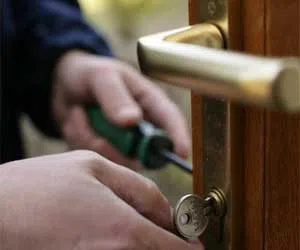 Lock Safe Services Boston, MA 617-294-6264 - lock-change